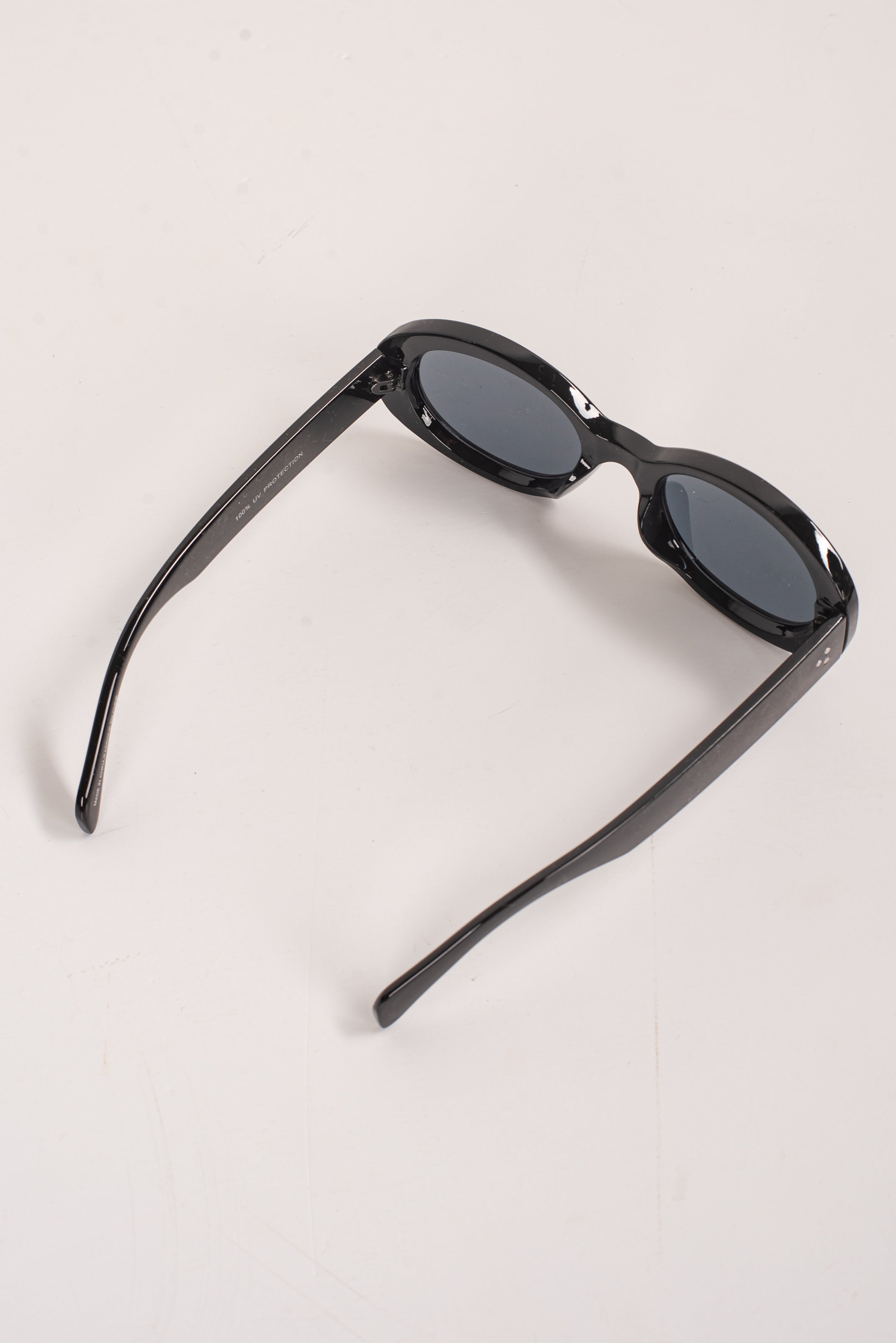 Main Frame Oval Sunglasses