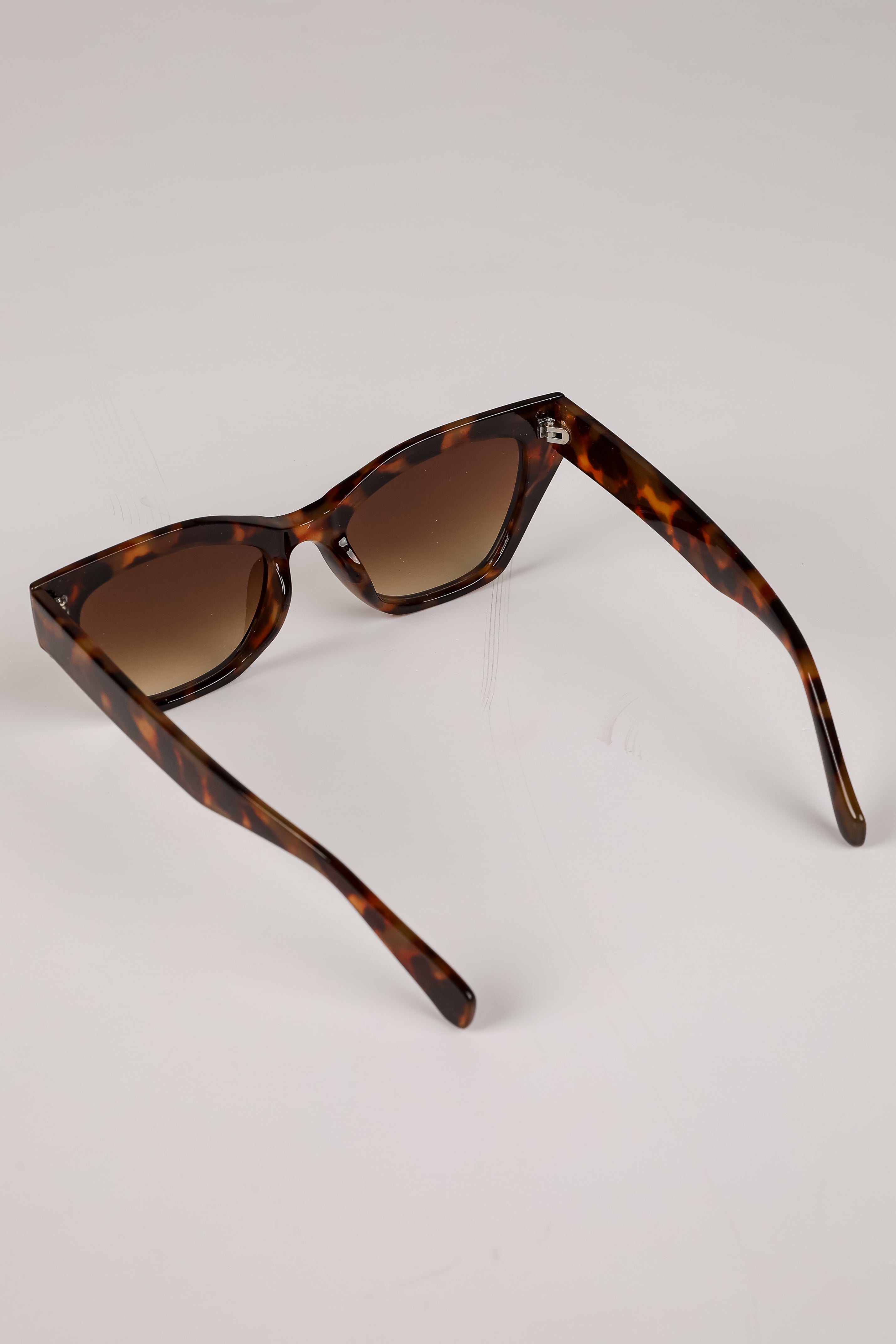 Sleek Living Tortoise Cat Eye Sunglasses