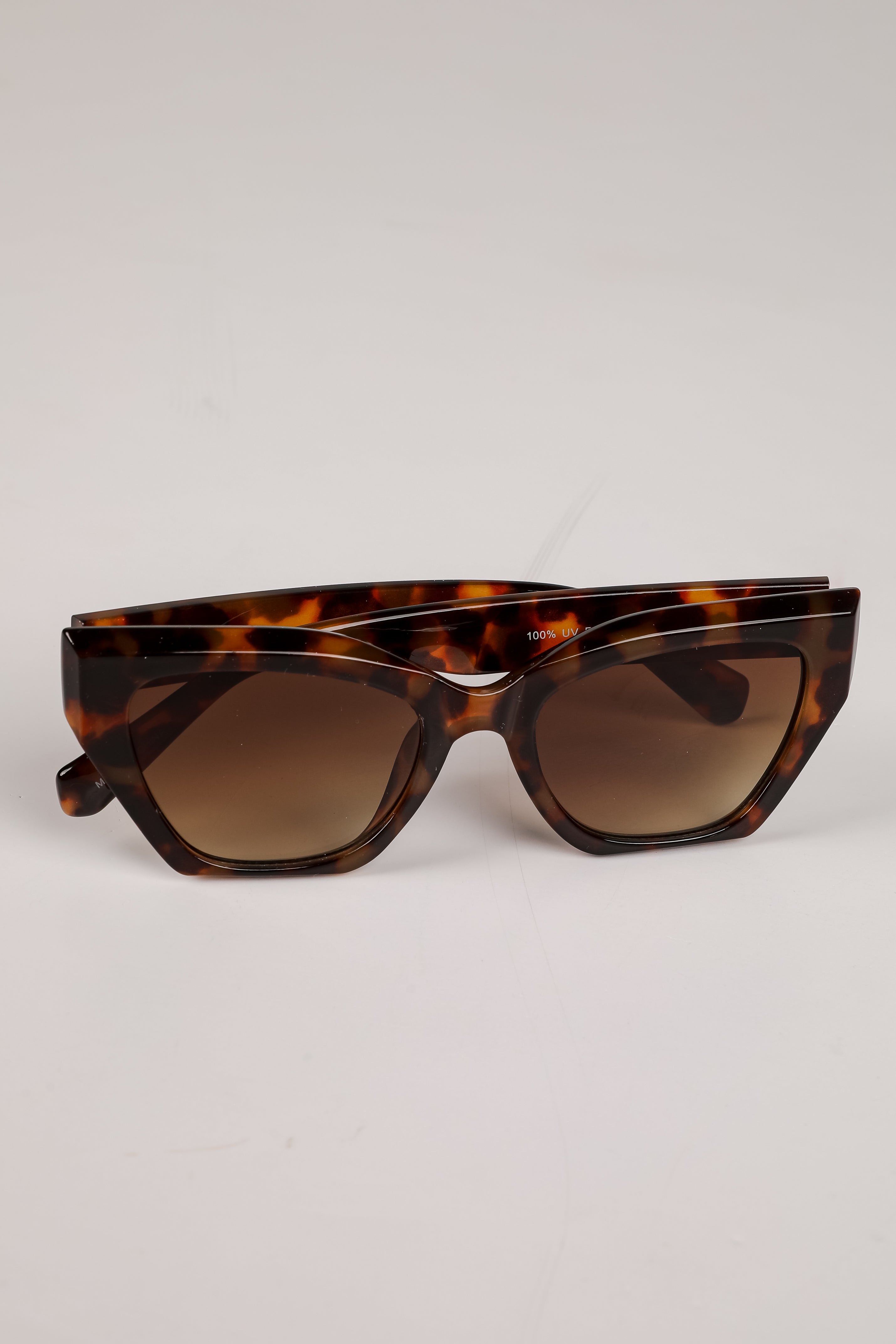 Sleek Living Tortoise Cat Eye Sunglasses