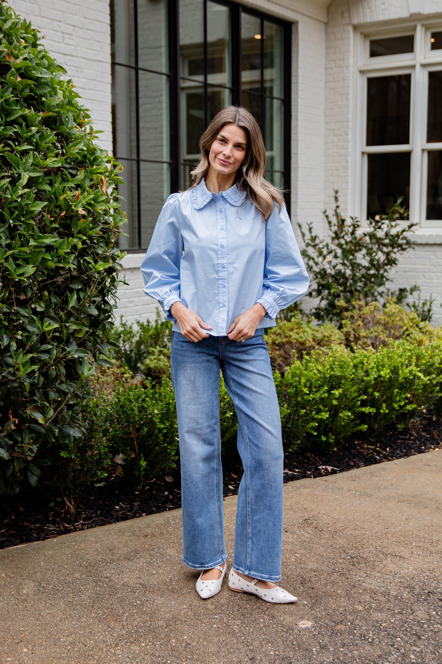 dress up model wearing cute wide leg denim dark wash jeans