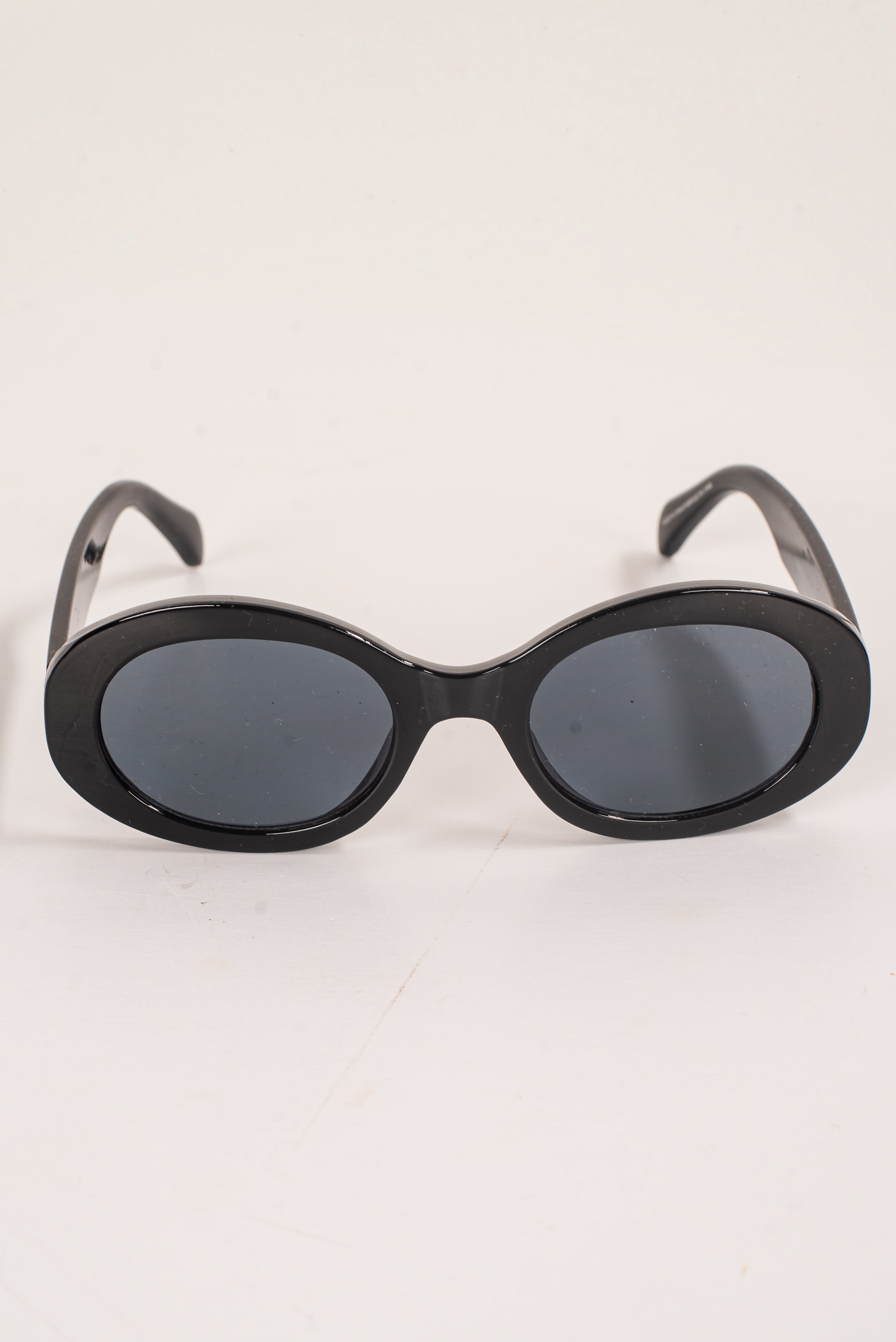 Main Frame Oval Sunglasses
