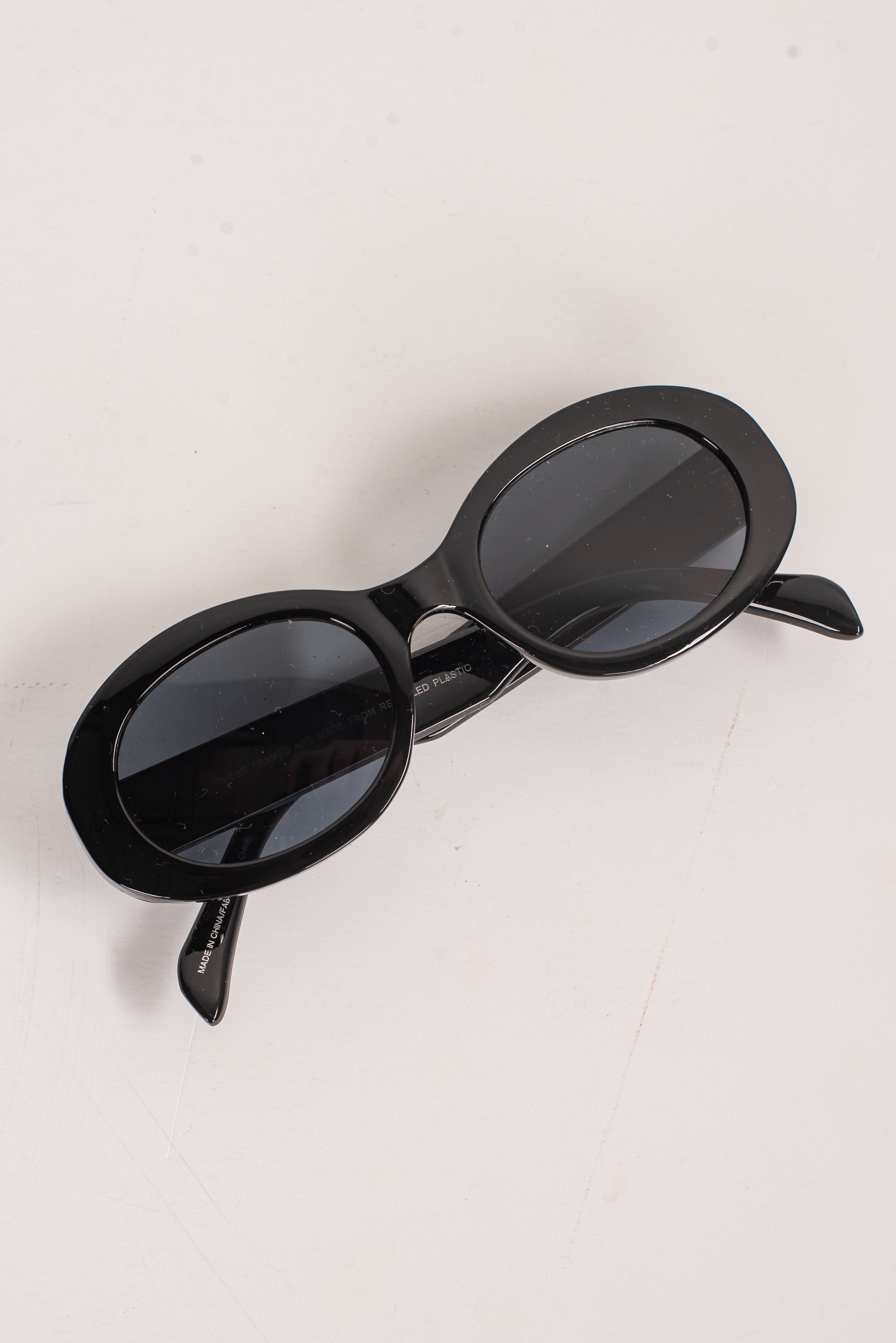 Main Frame Oval Sunglasses