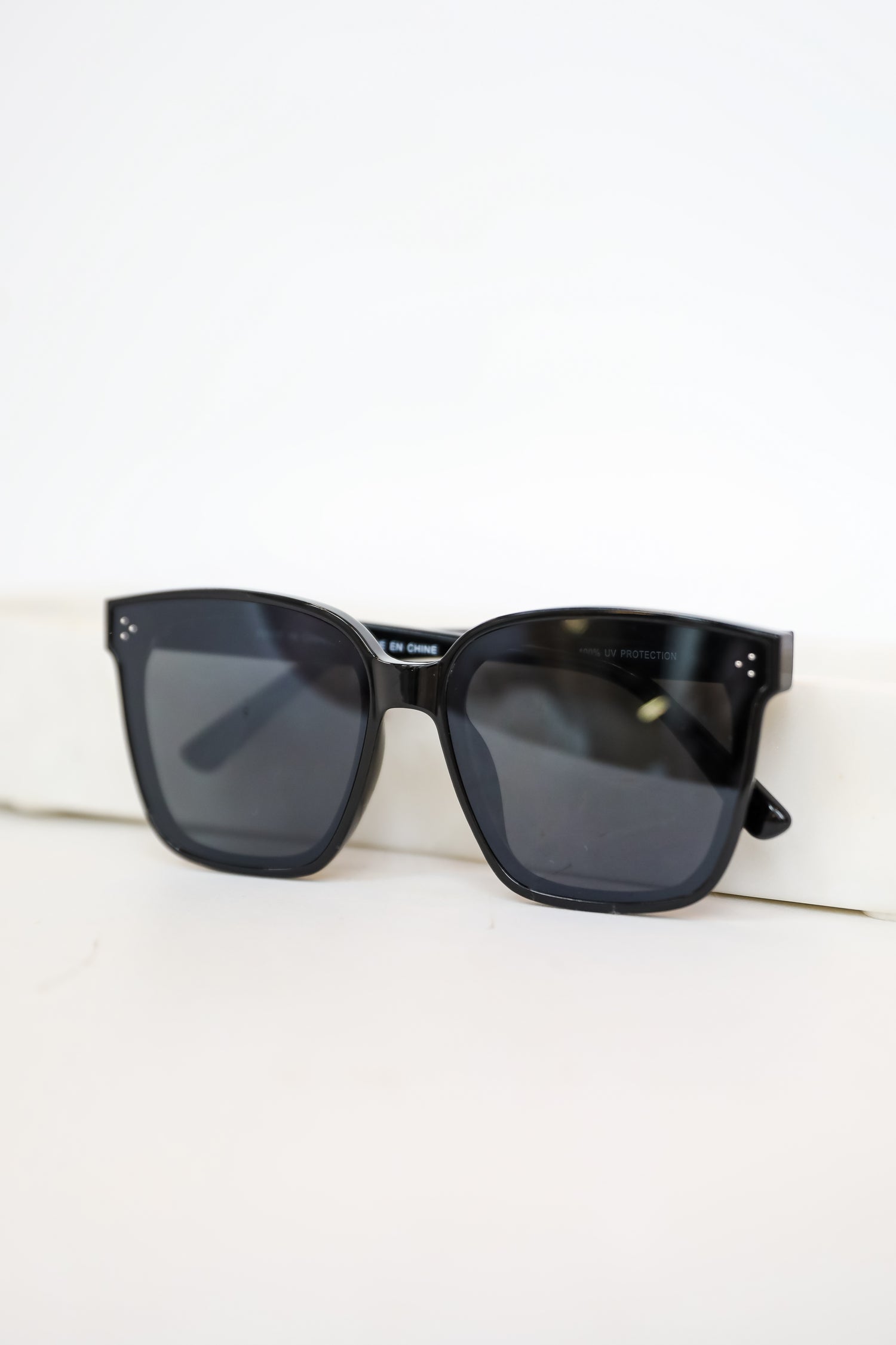 Iconic View Black Square Sunglasses