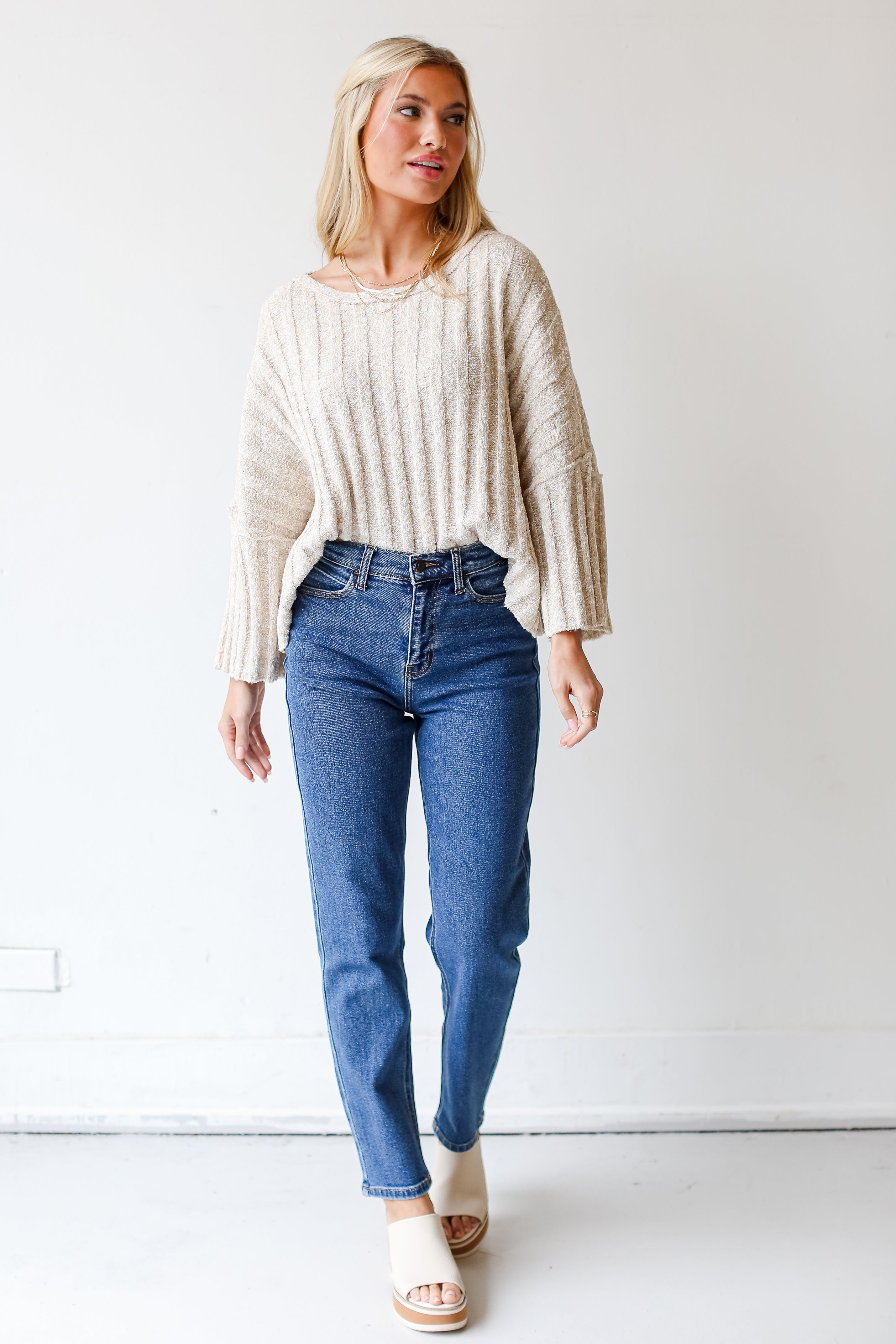 dress up model wearing dark wash Mom Jeans
