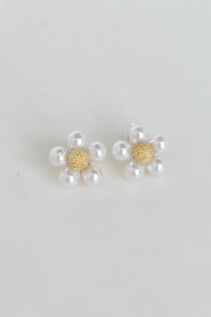 Sutton Cream Daisy Stud Earrings