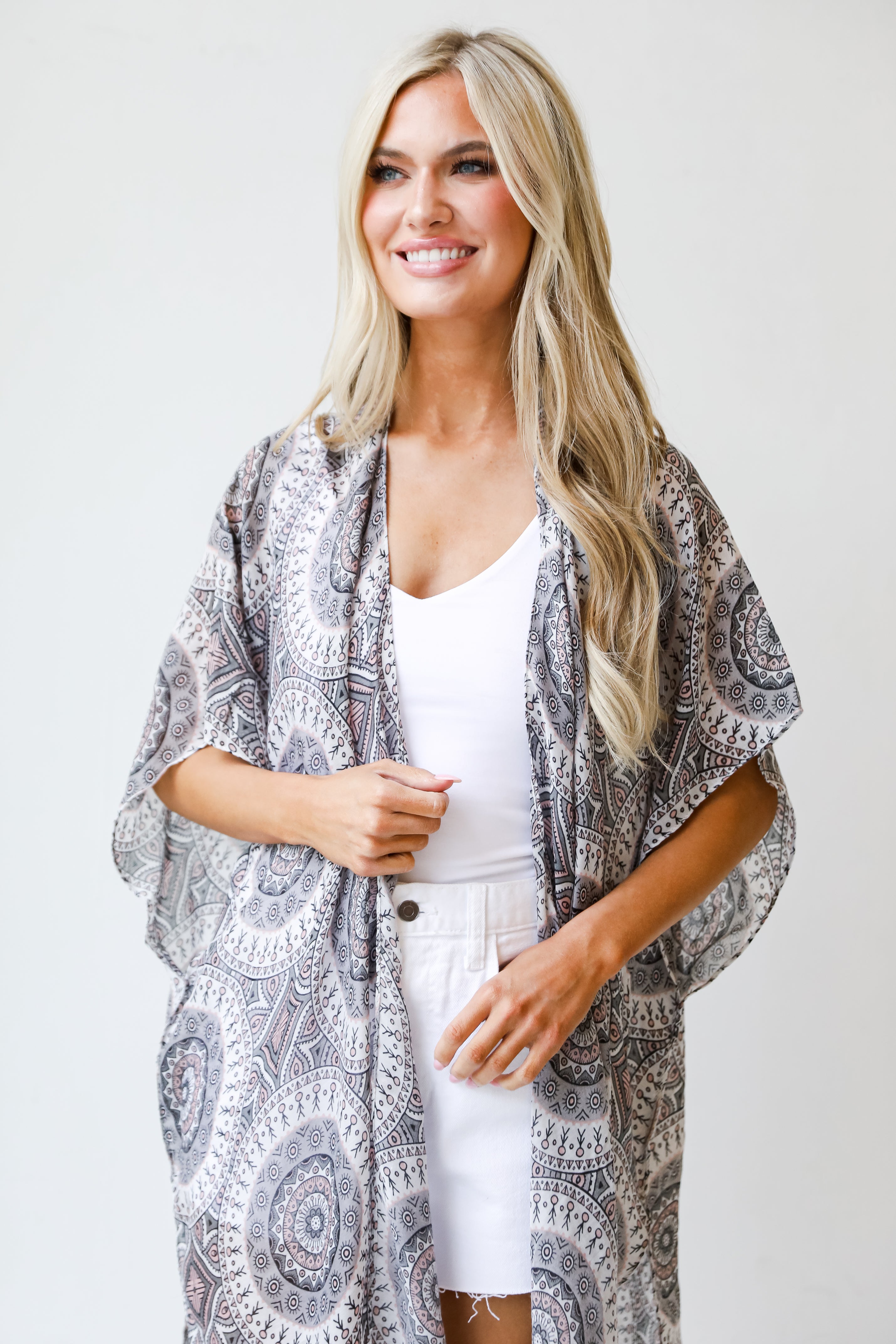 grey Kimono close up