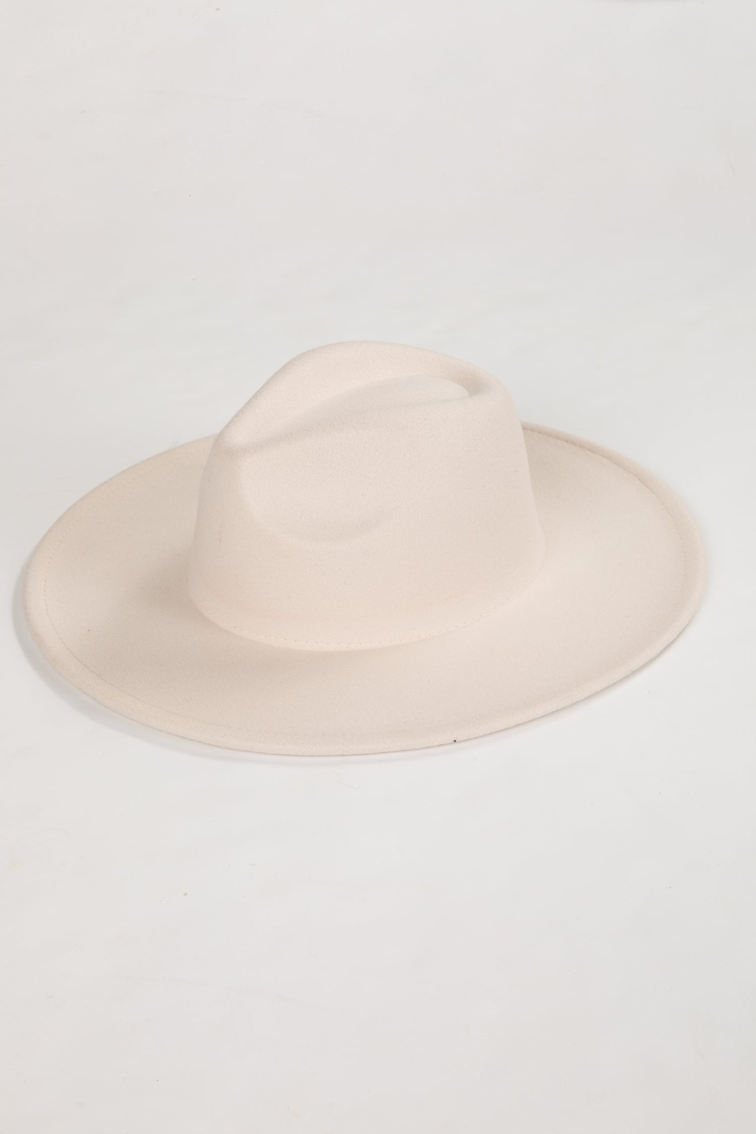 wide brim hat