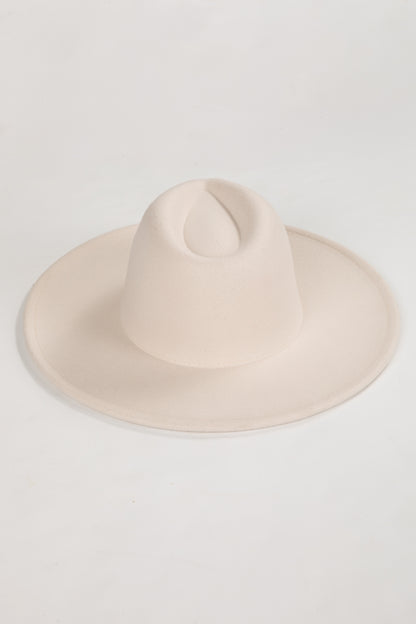 wide brim hat