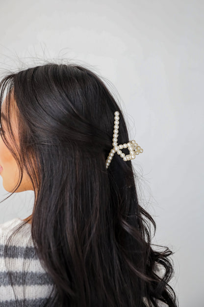 Posh Brilliance White Pearl Claw Hair Clip