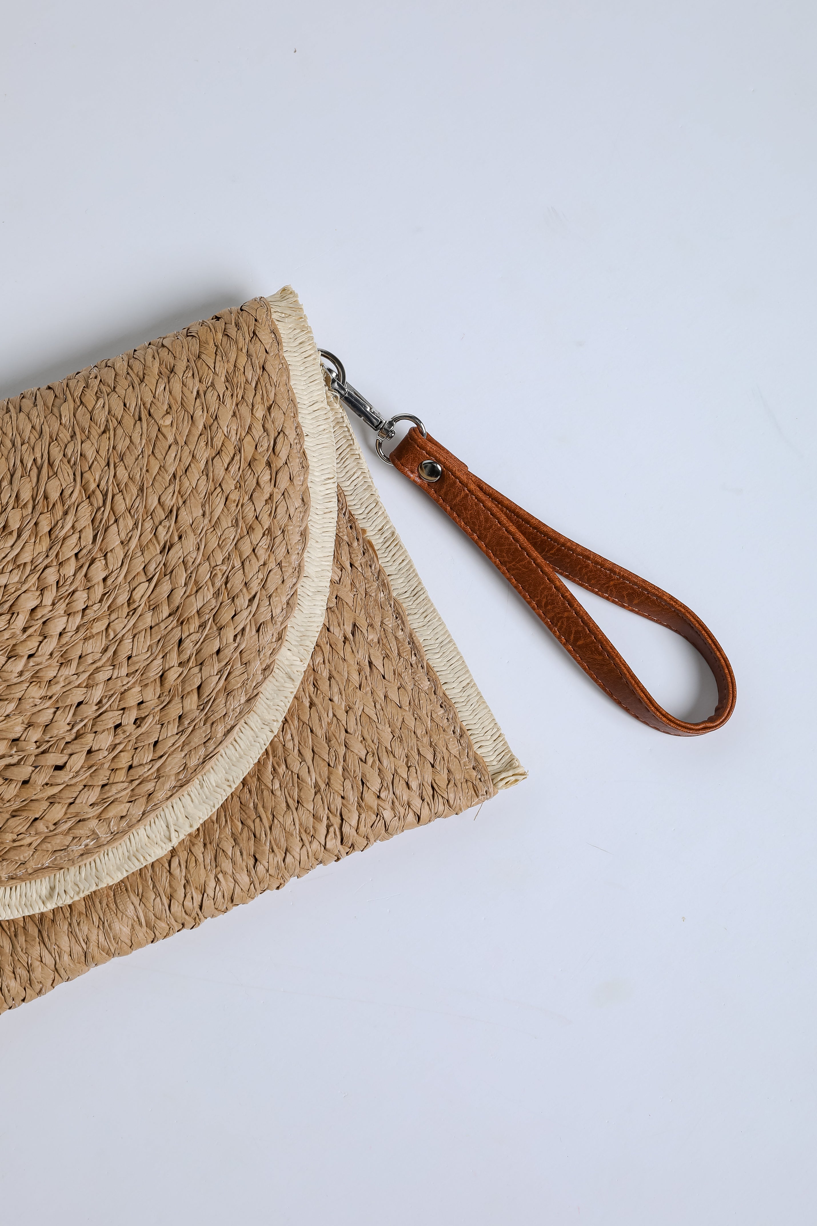 Weekend Trip Natural Straw Clutch