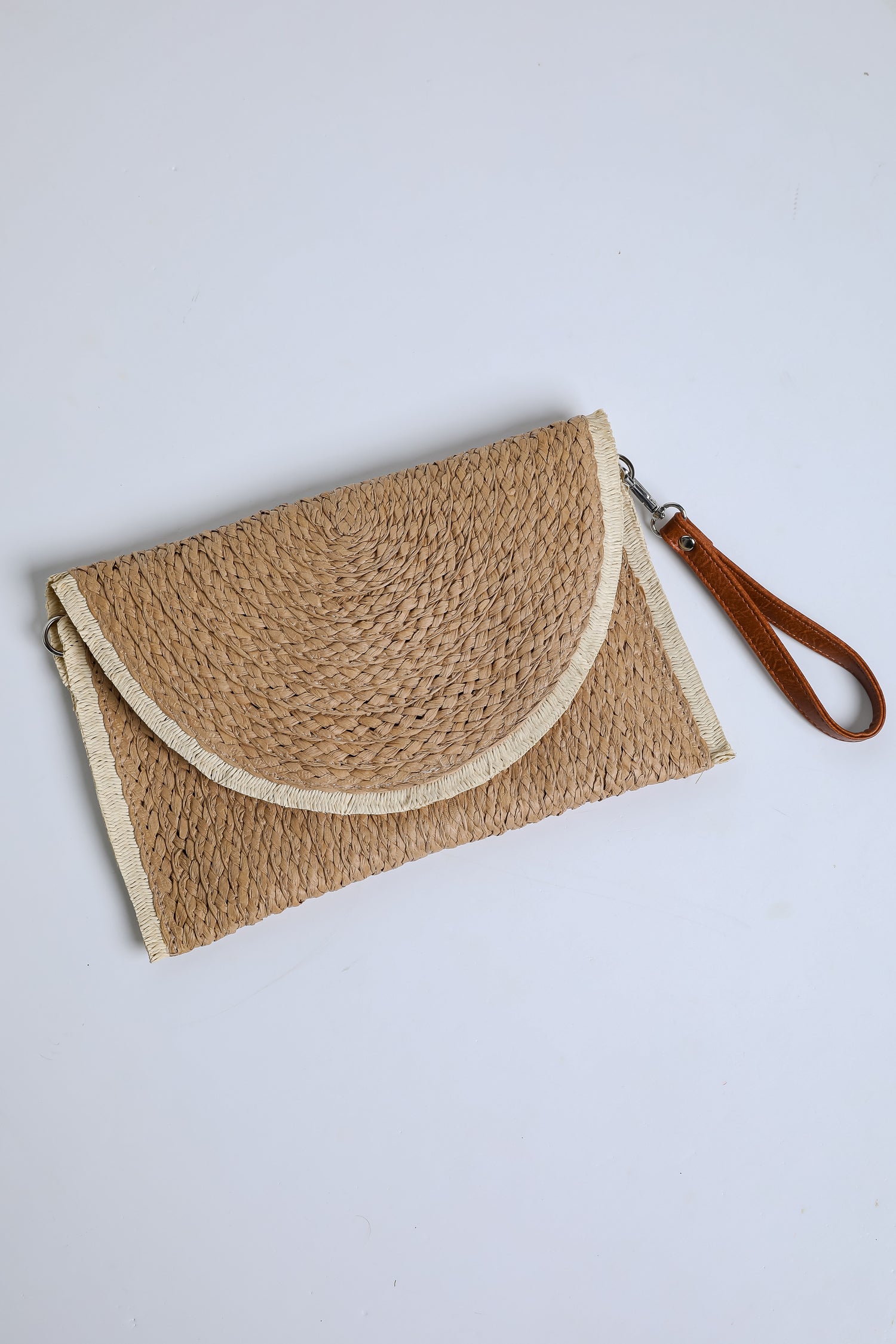 Weekend Trip Natural Straw Clutch
