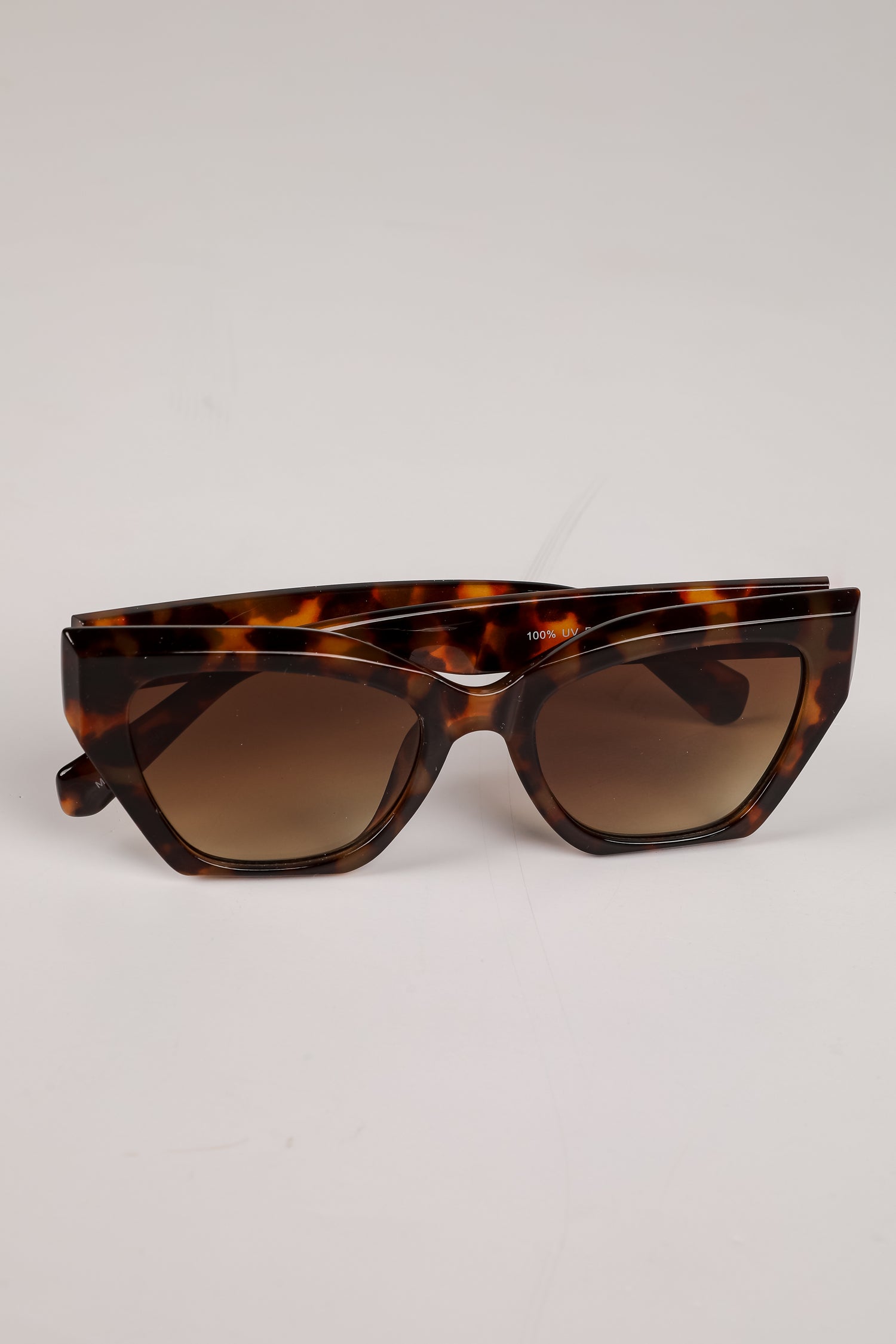 Sleek Living Tortoise Cat Eye Sunglasses