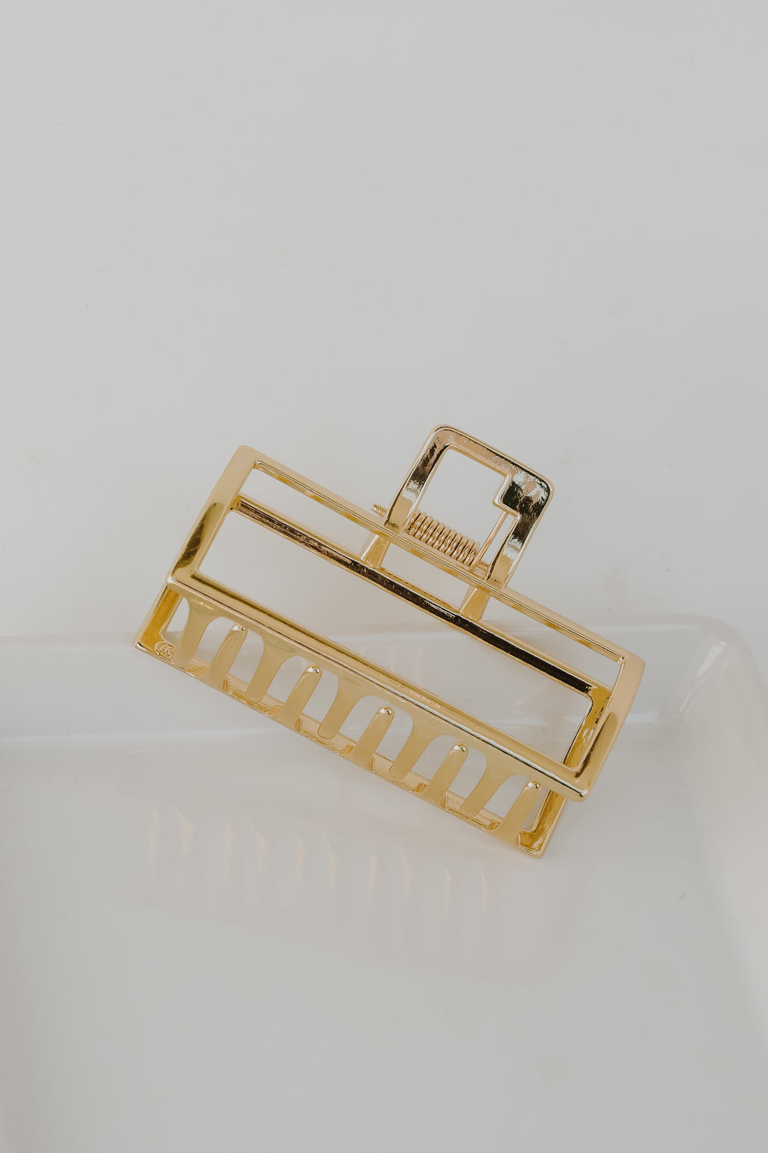 Gold Claw Hair Clip from dress up